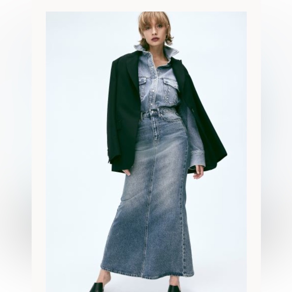 H&M mermaid denim skirt 6 like New .
